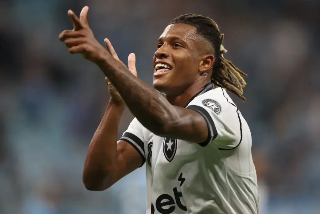 "100% oficial": Botafogo 'inicia tratativas' por vendas de Danilo e Montoro; entenda o cenário