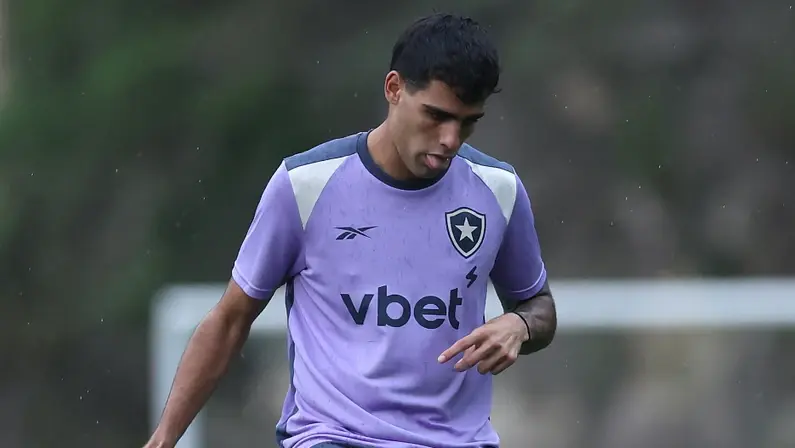Botafogo recebe decisão sobre Lucas Villalba após pré-convocação