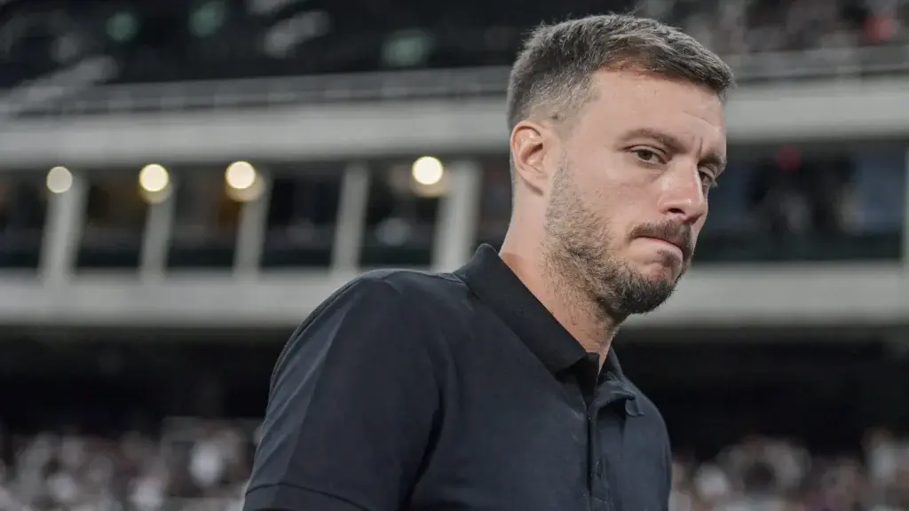 Martín Anselmi 'veta' chegada de jogador de seleção brasileira ao Botafogo; entenda