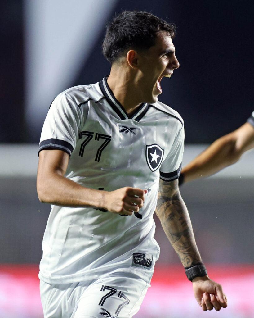 Lucas Villalba retorna à lista de relacionados do Botafogo após decisão técnica