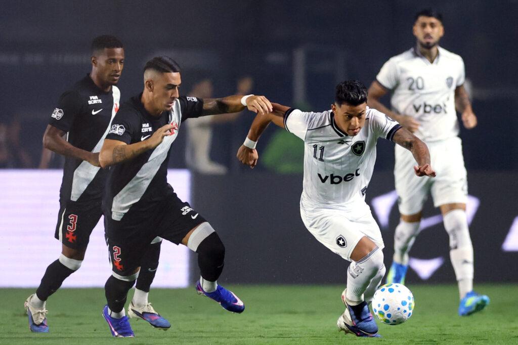 Botafogo x Vasco: CBF define arbitragem e escala nome conhecido