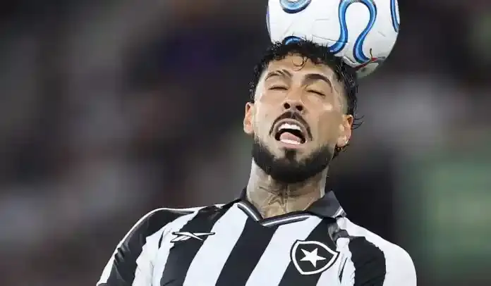 Substituto de Barboza? Zagueiro que atua na Europa, demonstra desejo claro de vestir a camisa do Botafogo