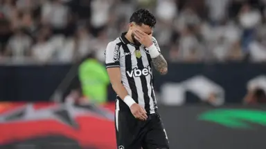 Diretoria do Botafogo quebra o silêncio sobre Alex Telles Diretoria do Botafogo quebra o silêncio sobre Alex Telles