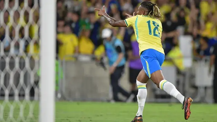 Comentarista aponta solução para problema do Brasil e cita jogador do Botafogo: "Tem um..."