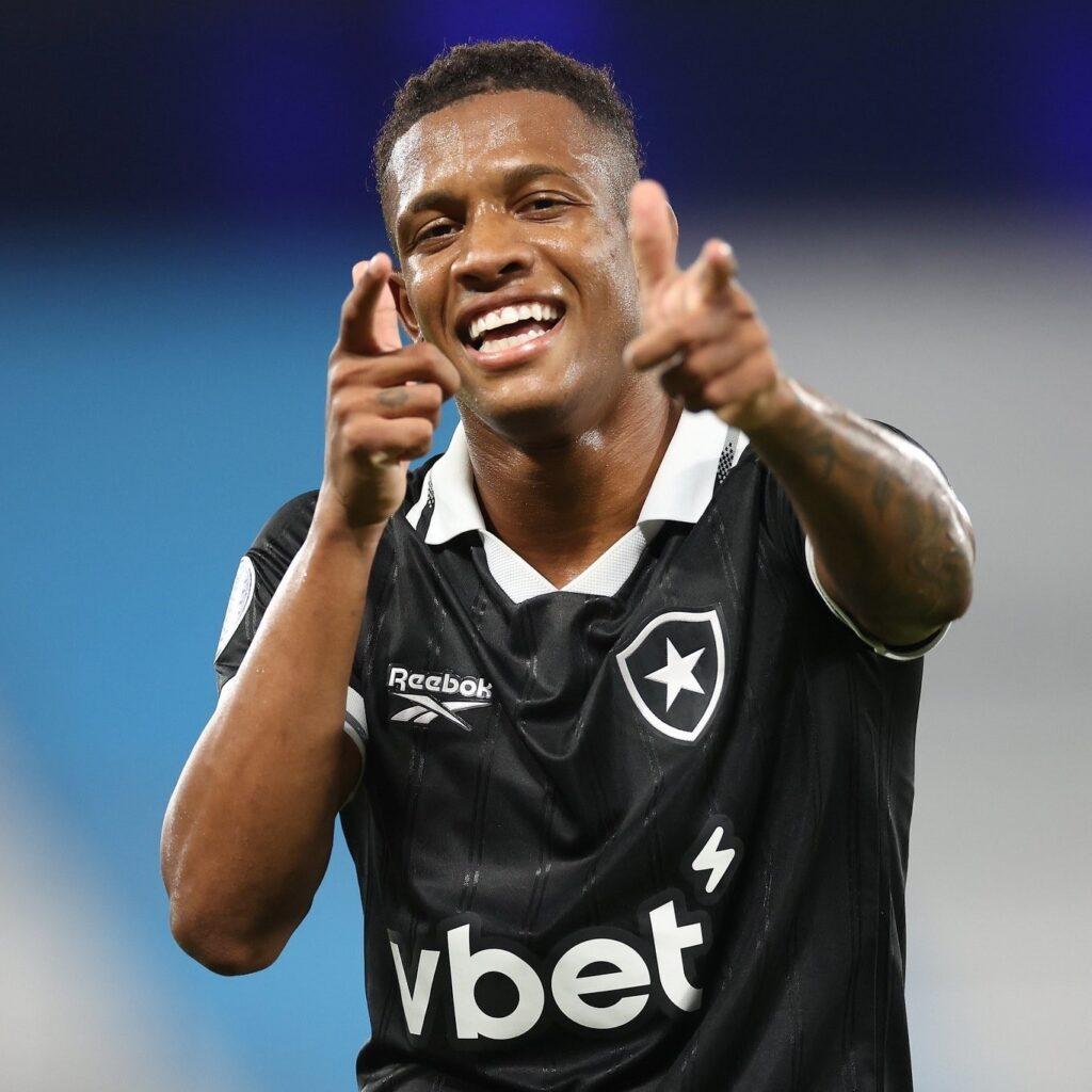 Gigante inglês abre conversas por Danilo e Botafogo avalia negócio