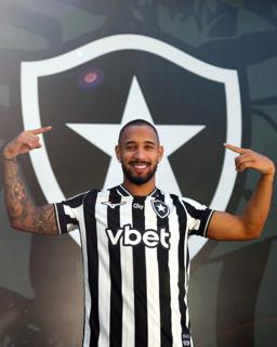 Botafogo pode ter reforço de última hora contra o Internacional