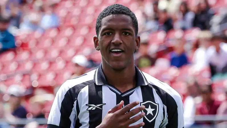 Botafogo acerta venda de promessa para o futebol europeu