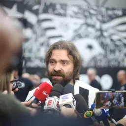 Botafogo pede mais 180 dias à Justiça e decisão agita bastidores