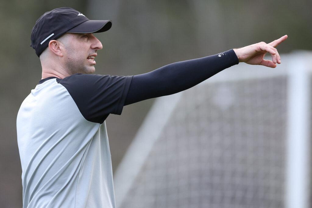 Botafogo toma decisão sobre técnico antes de duelo com o Palmeiras