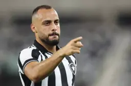 Botafogo recebe proposta por Arthur Cabral e atacante pode deixar o clube