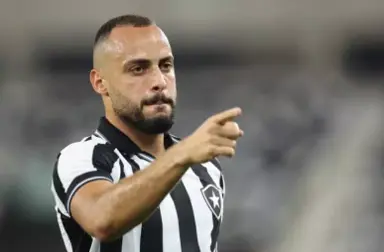 Botafogo recebe proposta por Arthur Cabral e atacante pode deixar o clube Botafogo recebe proposta por Arthur Cabral e atacante pode deixar o clube