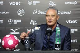 Botafogo: Tite estuda mudanças e Montoro pode ganhar vaga no time